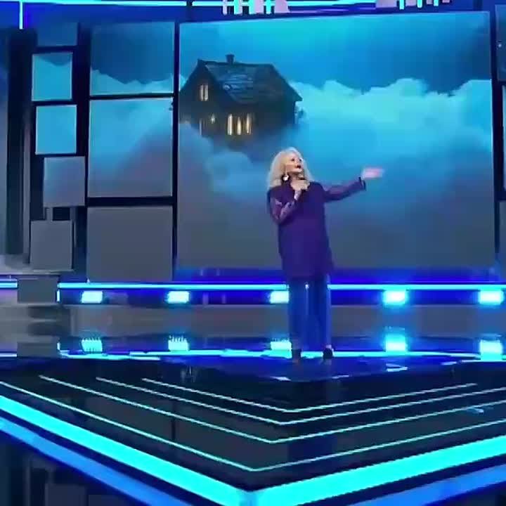 «Гимн пенсионеров по отжатию квартир»: Лариса Долина спела в эфире жилищной лотереи