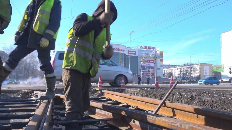 Альтернативные пассажирские маршруты запущены в Бийске на время ремонта стрелок и трамвайных путей на кольце «Гилёва»