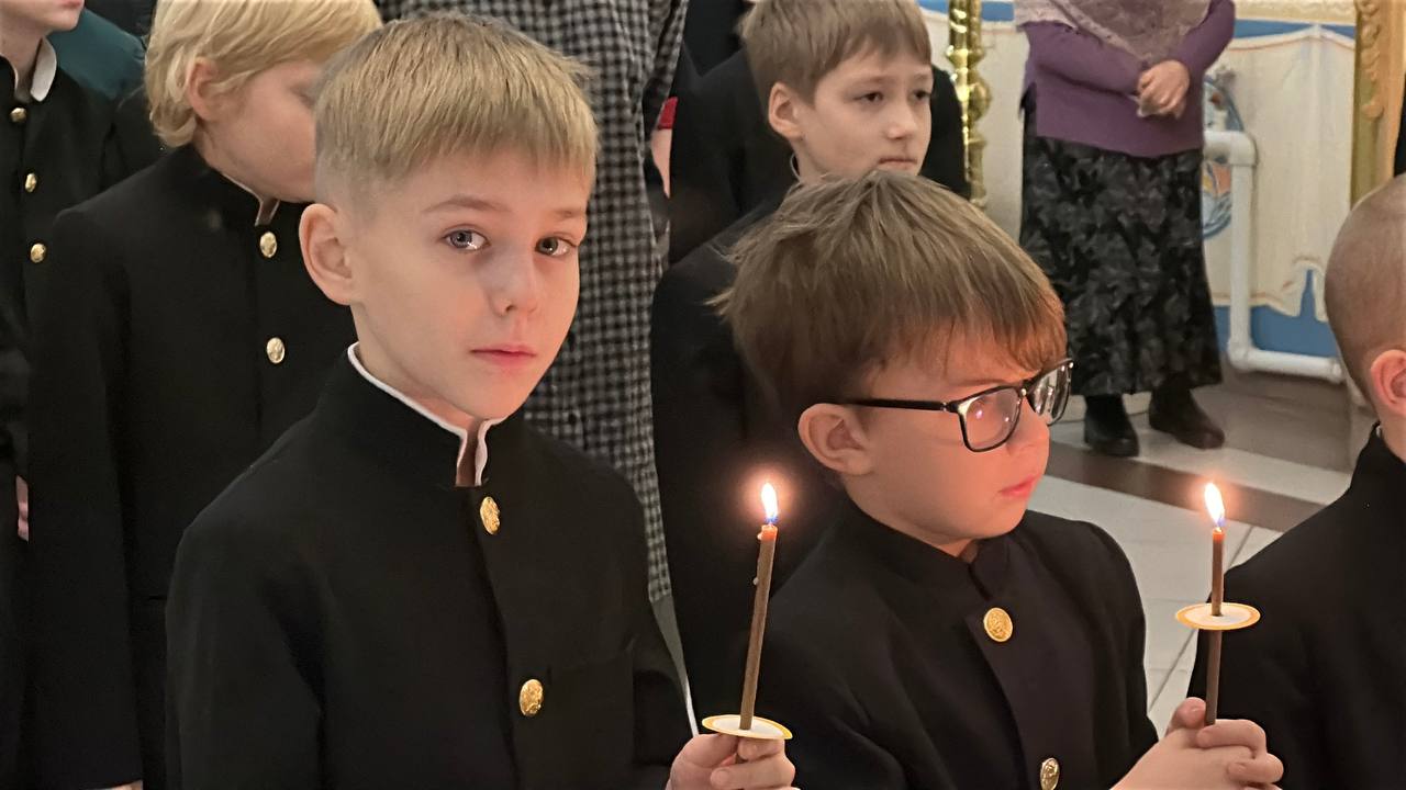 Бийские школьники выпустили голубей в память о погибших в ДТП Бийские школьники выпустили голубей в память о погибших в ДТП