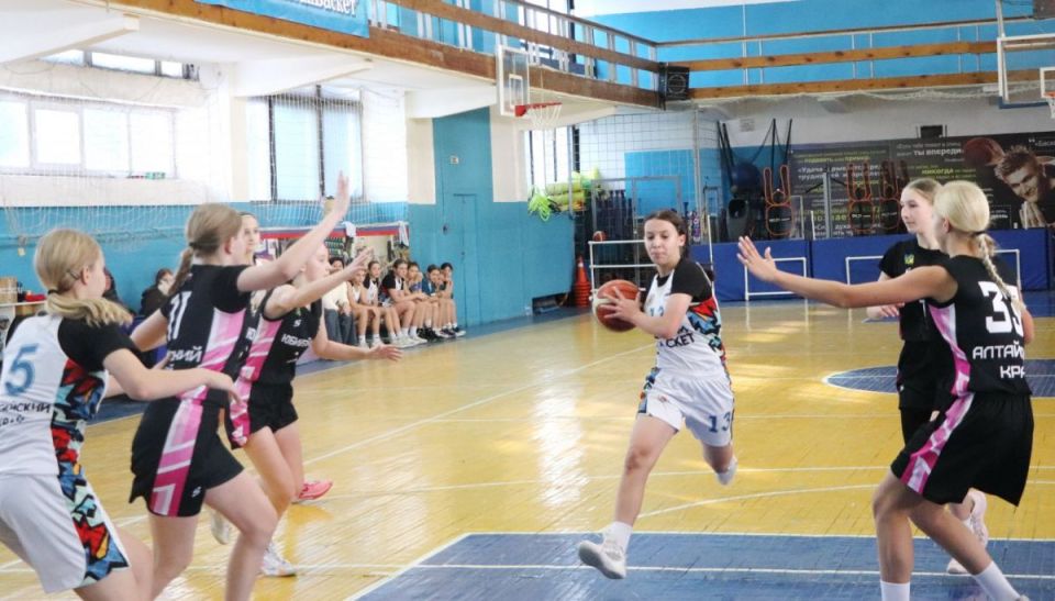 В Барнауле прошёл турнир по баскетболу среди девушек до 16 лет в зачёт 45-й Спартакиады спортивных школ Алтайского края