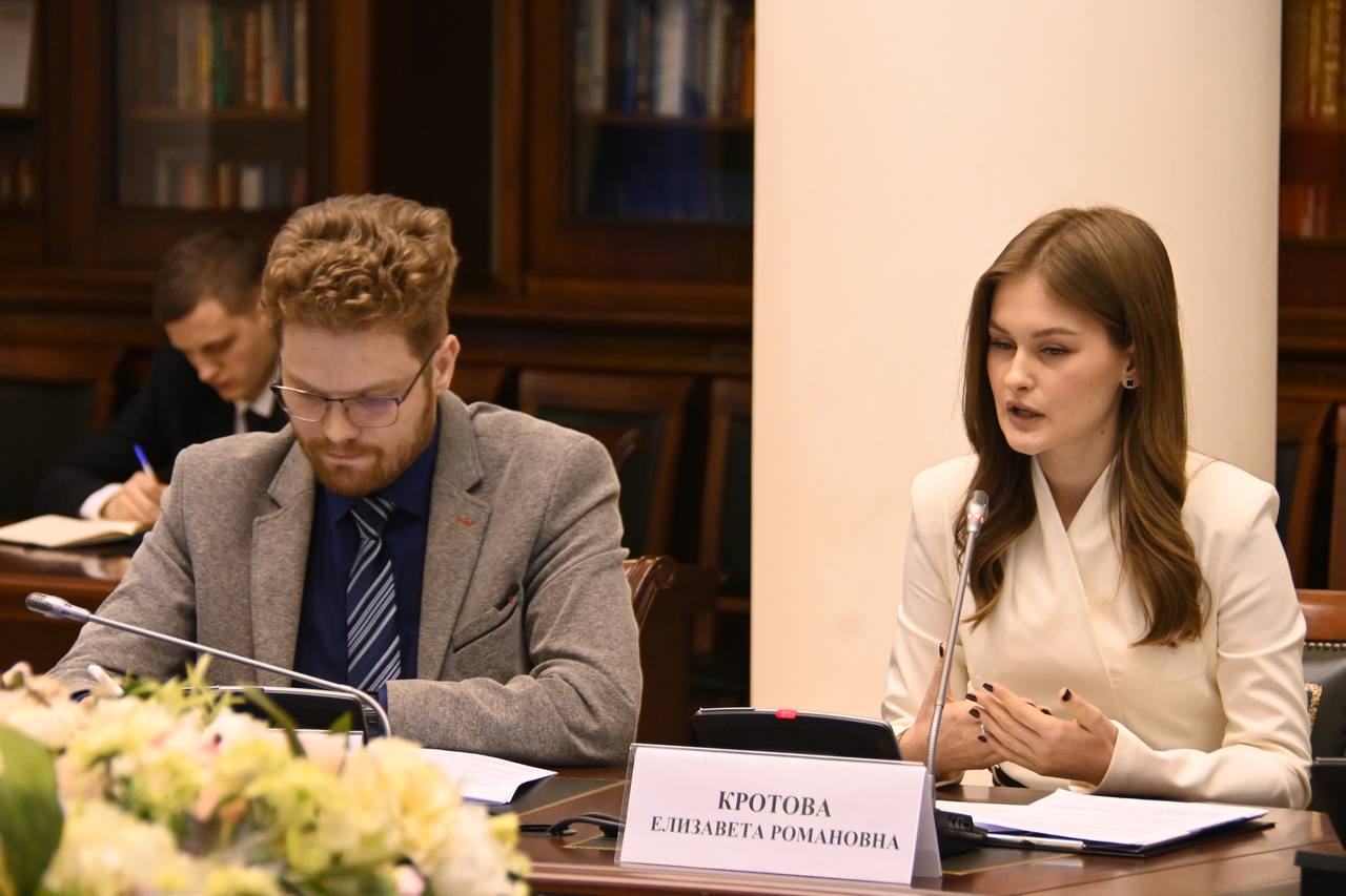 Вчера в Таврическом дворце состоялся круглый стол «Международное электоральное сотрудничество: перспективы и взгляд молодежи»