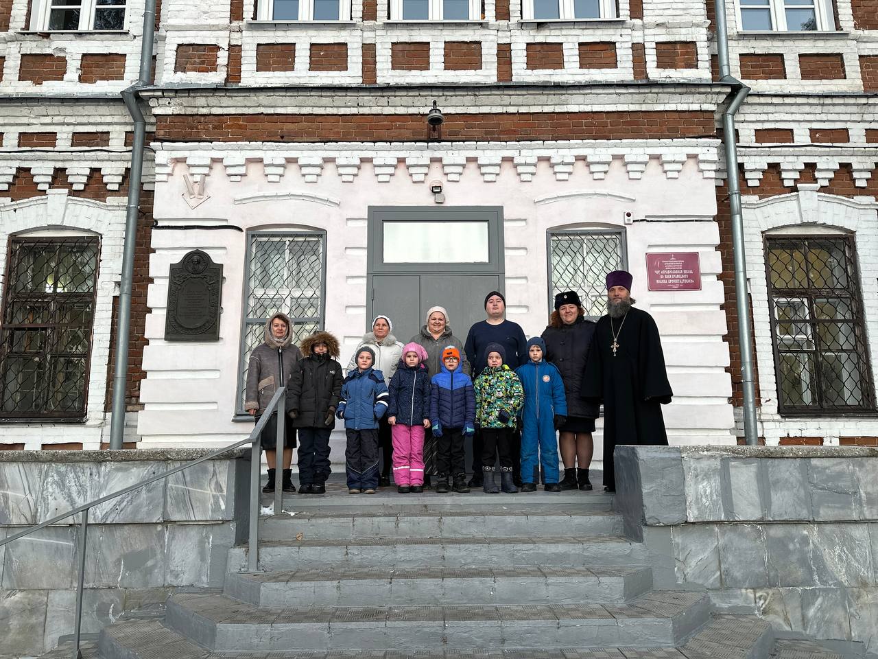 Бийские школьники выпустили голубей в память о погибших в ДТП Бийские школьники выпустили голубей в память о погибших в ДТП
