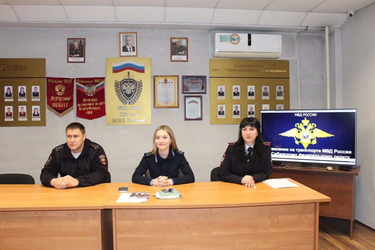 Транспортная полиция и «полицейский класс» Белово отметили годовщину совместной работы Транспортная полиция и «полицейский класс» Белово отметили годовщину совместной работы