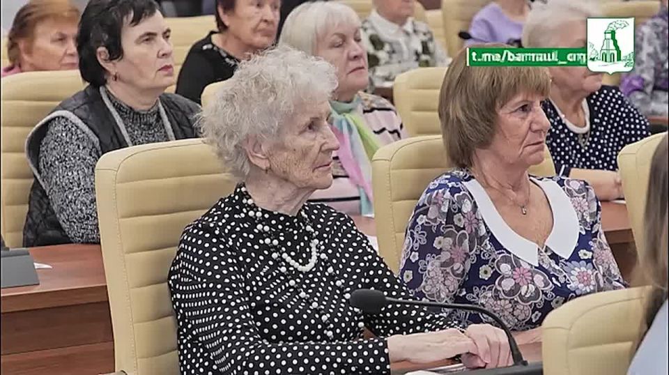 Для барнаульских пенсионеров провели лекцию по профилактике мошенничества