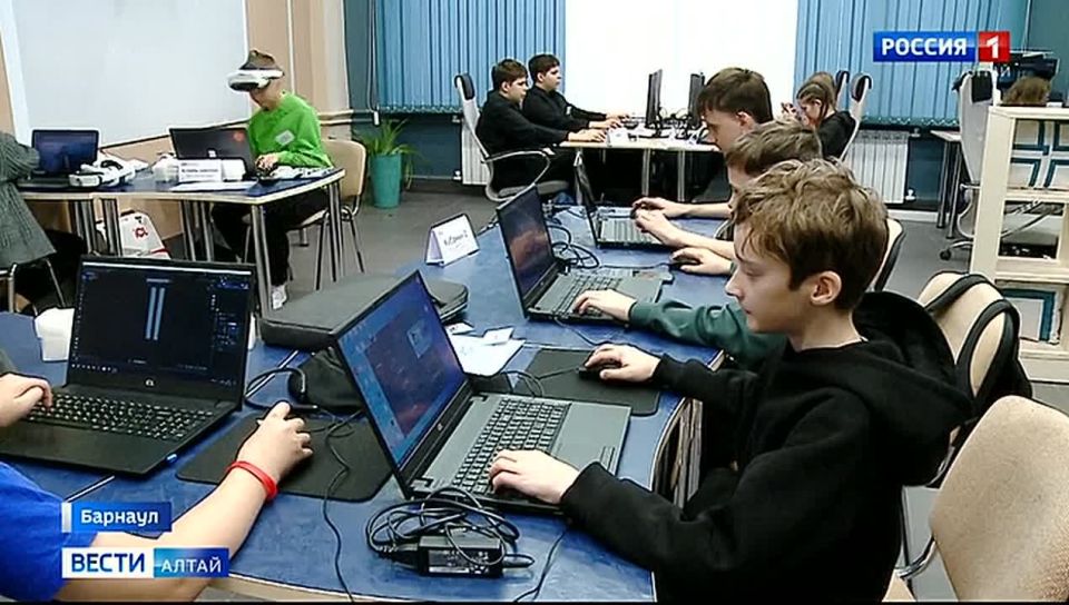 В Барнауле проходит VI детско-юношеский межрегиональный хакатон с международным участием