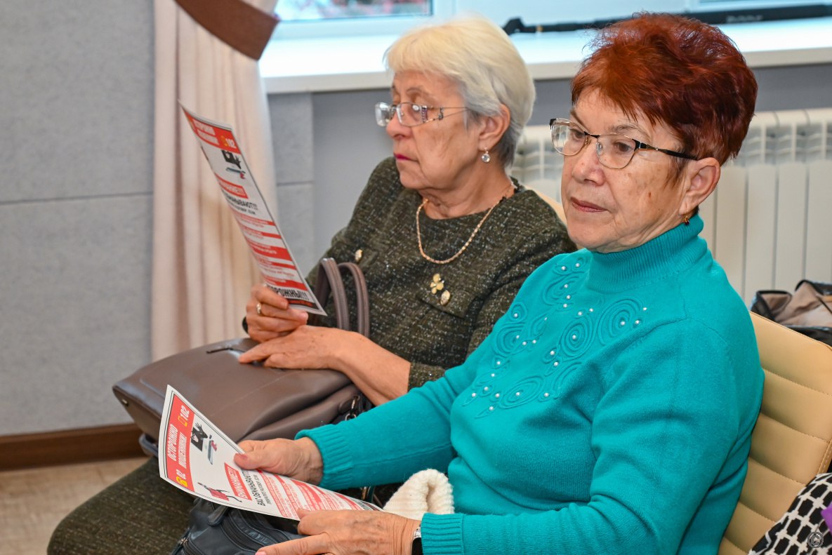 Для барнаульских пенсионеров провели лекцию по профилактике мошенничества Для барнаульских пенсионеров провели лекцию по профилактике мошенничества