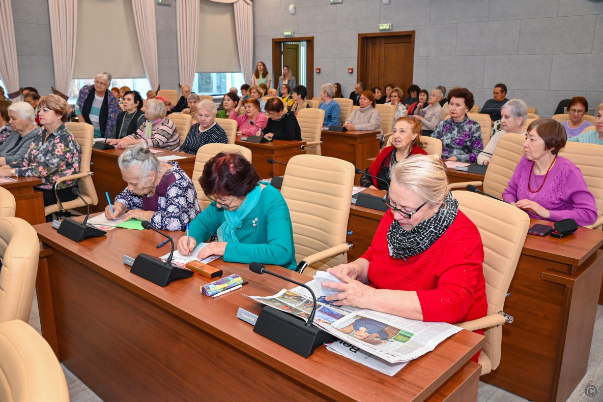 Для барнаульских пенсионеров провели лекцию по профилактике мошенничества Для барнаульских пенсионеров провели лекцию по профилактике мошенничества