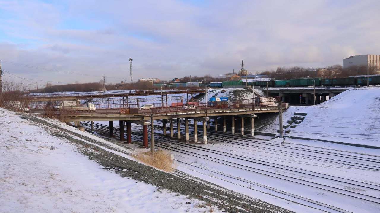 Путепровод на Калинина находится не в лучшей своей форме Путепровод на Калинина находится не в лучшей своей форме