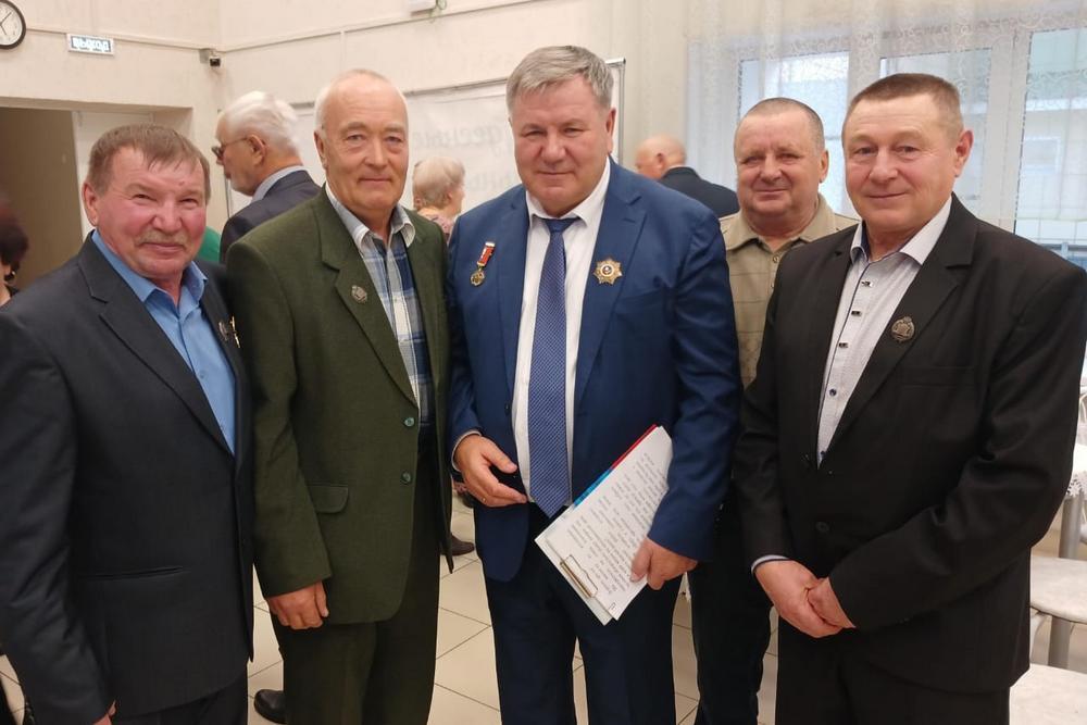 Сергей Серов встретился с Почетными гражданами Родинского района Сергей Серов встретился с Почетными гражданами Родинского района