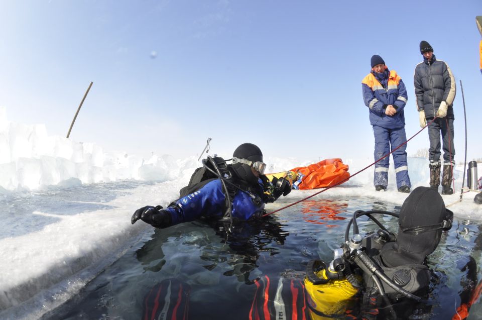 Спасатели-водолазы ПСО МКУ «Управление по делам ГОЧС г. Рубцовска» успешно сдали водолазный техминимум