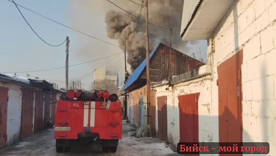 Горят гаражи на Мартьянова