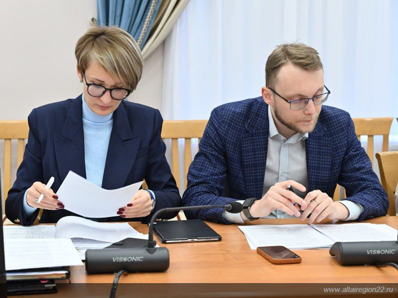 Заместитель министра спорта Алтайского края Иван Субочев принял участие в заседании комиссии региона по реализации государственной миграционной политики и противодействию экстремизму