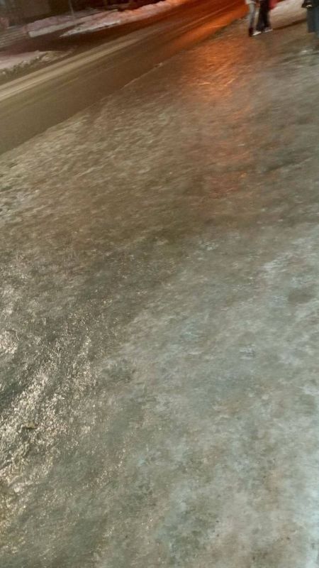 «Здравствуйте, Ленинский район улица Гущина, 154 В вообще не чистят и не посыпают гололёд!»