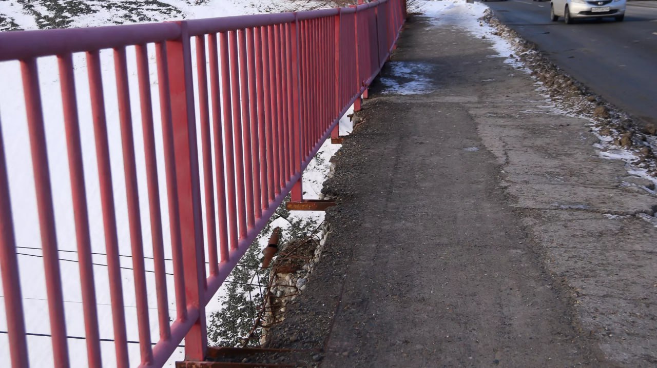 Путепровод на Калинина находится не в лучшей своей форме Путепровод на Калинина находится не в лучшей своей форме