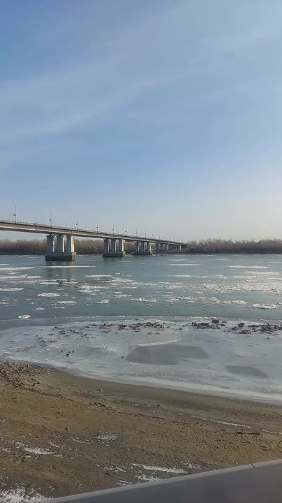 Шугоход на Оби. Это мелкий рыхлый лёд, появляющийся перед ледоставом и во время ледохода