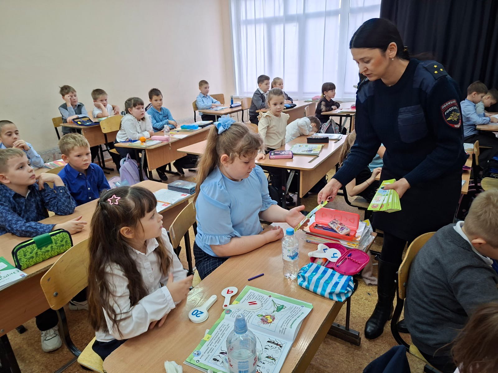 Юным пешеходам напоминают о правилах дорожного движения Юным пешеходам напоминают о правилах дорожного движения