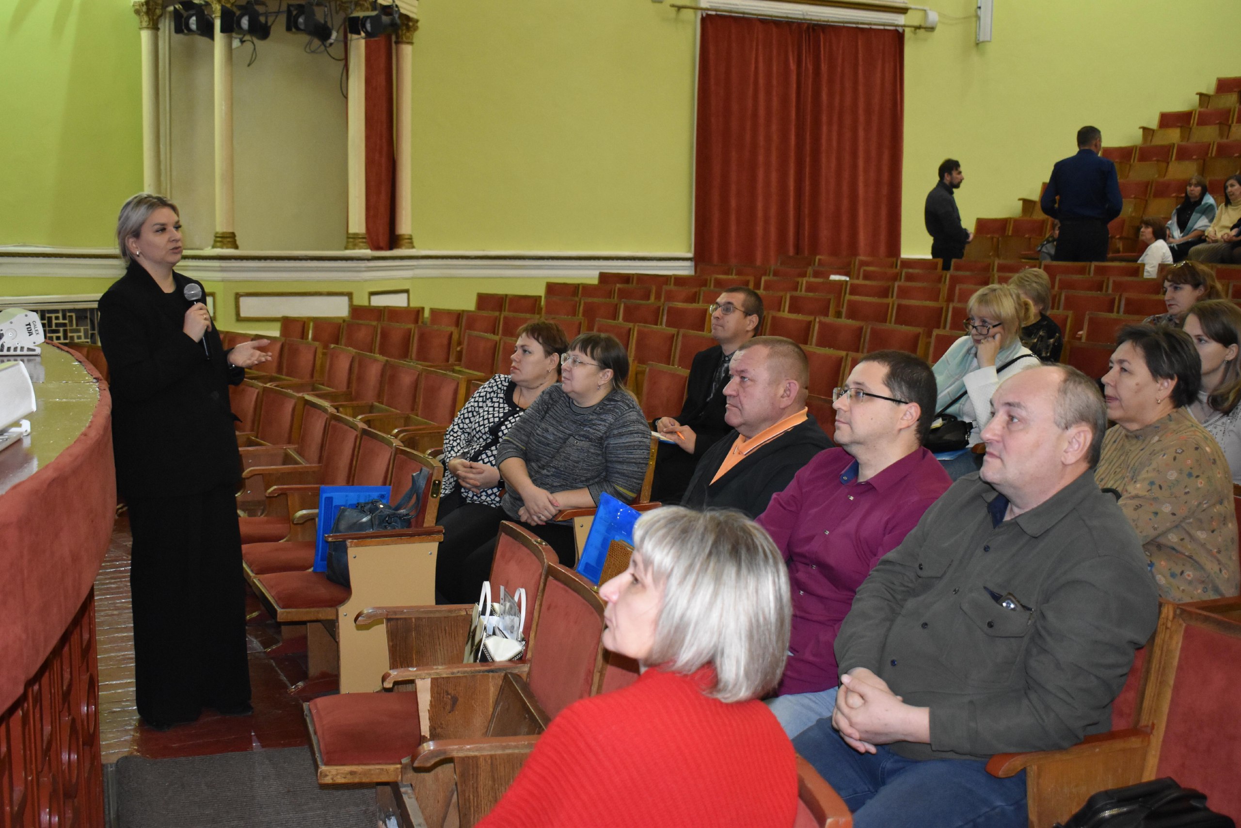 В Бийске прошел окружной семинар-совещание «О защите социально-экономических прав трудящихся в современных условиях»