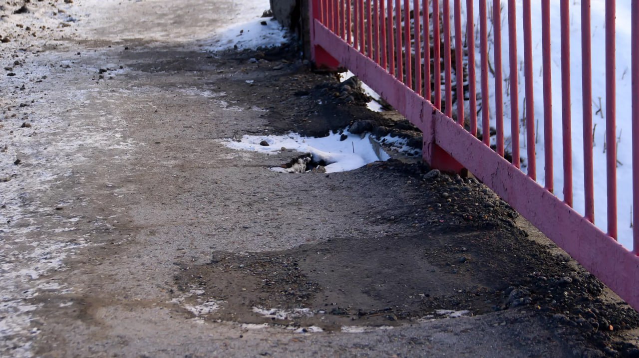 Путепровод на Калинина находится не в лучшей своей форме Путепровод на Калинина находится не в лучшей своей форме