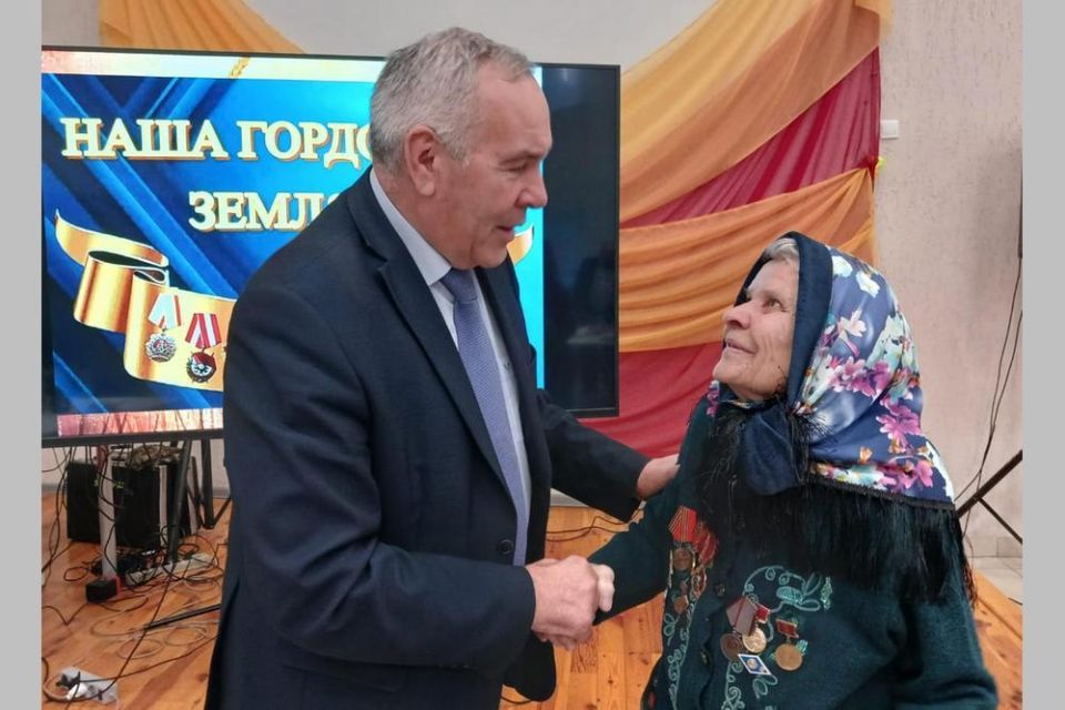 Сергей Серов встретился с Почетными гражданами Родинского района