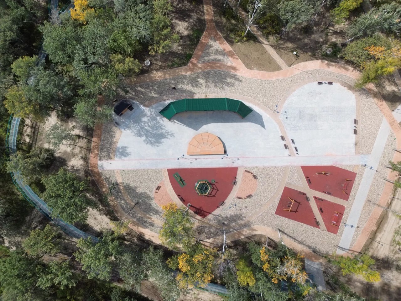 Две современные зоны отдыха появились в Рубцовске в 2025 году — сквер "Южный" и парк-набережная на правом берегу реки Алей Две современные зоны отдыха появились в Рубцовске в 2025 году — сквер "Южный" и парк-набережная на правом берегу реки Алей