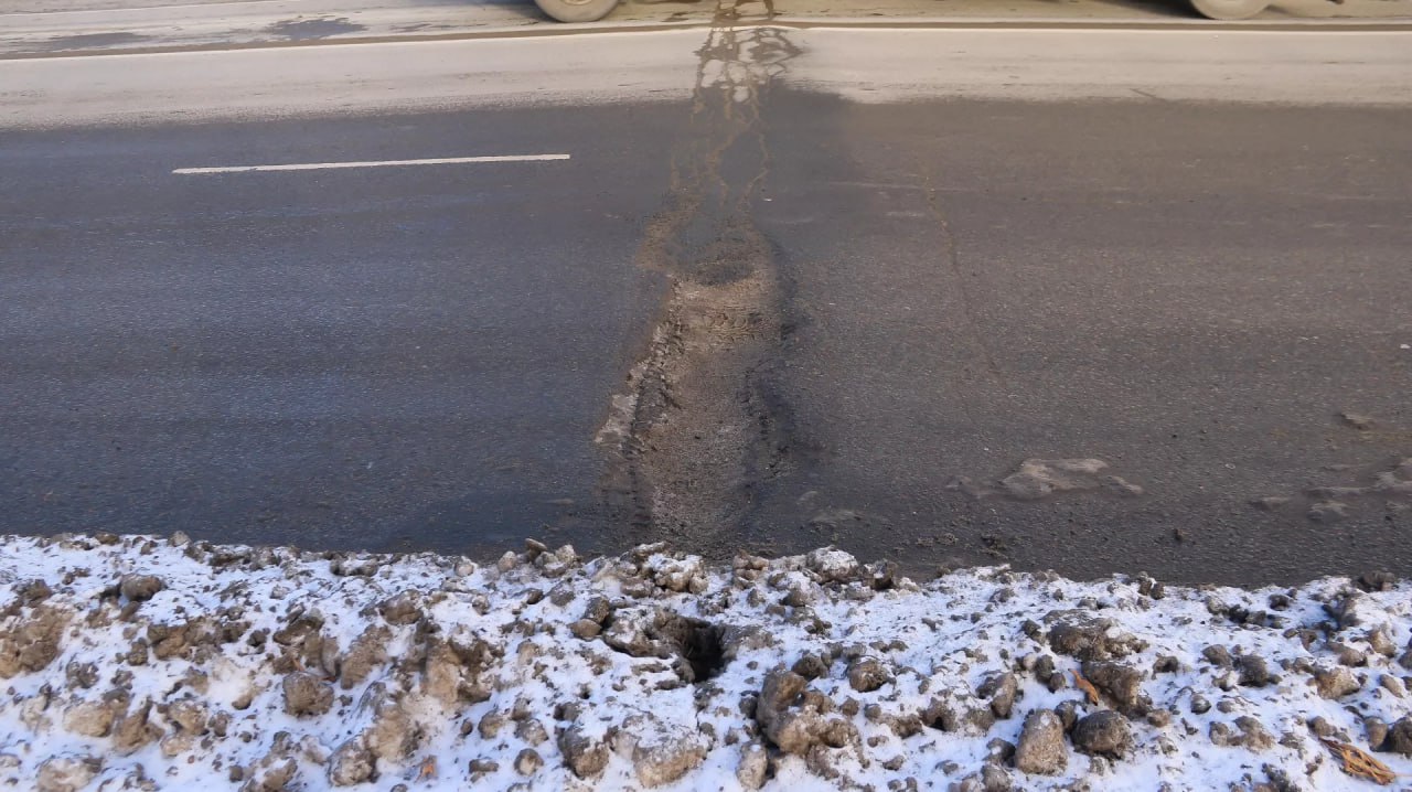 Путепровод на Калинина находится не в лучшей своей форме Путепровод на Калинина находится не в лучшей своей форме