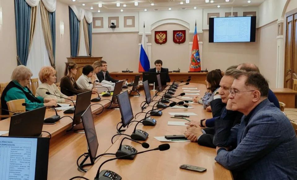 В Правительстве региона состоялось очередное заседание комиссии по наградам