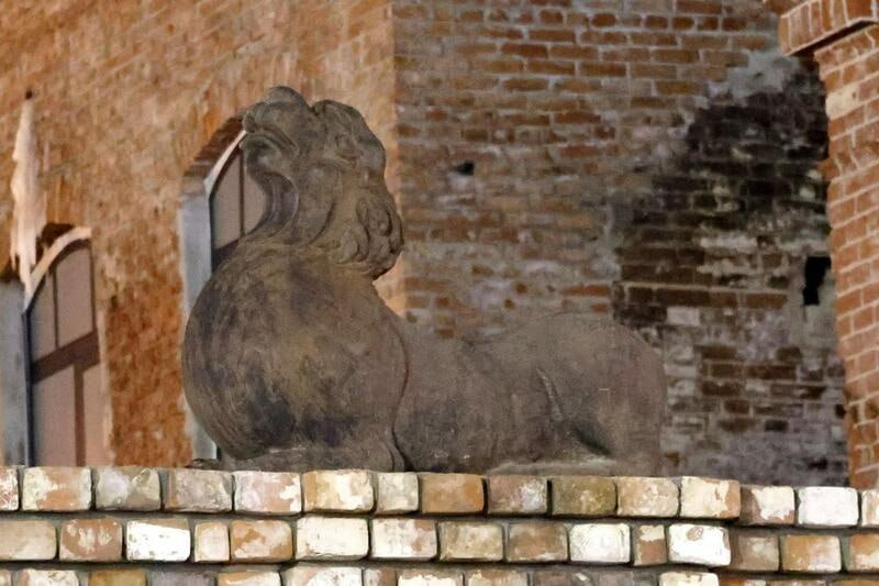 В исторический центр Барнаула вернулись чугунные львы В исторический центр Барнаула вернулись чугунные львы