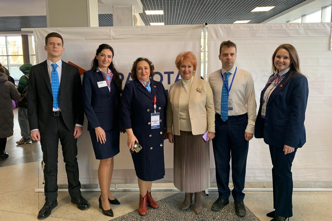 На ярмарке вакансий в Барнауле обсудили поддержку сотрудников с детьми