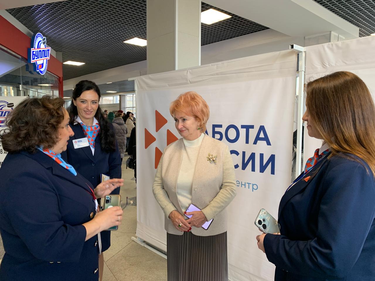 На ярмарке вакансий в Барнауле обсудили поддержку сотрудников с детьми На ярмарке вакансий в Барнауле обсудили поддержку сотрудников с детьми
