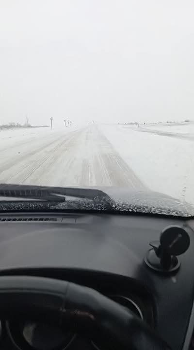 Водители, будьте аккуратны! Снег заметает дорогу между Змеиногорском и Рубцовском