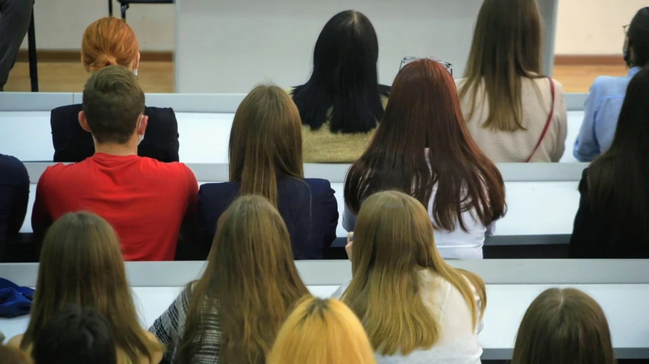 Правительство ограничит платный набор в вузы по 42 специальностям