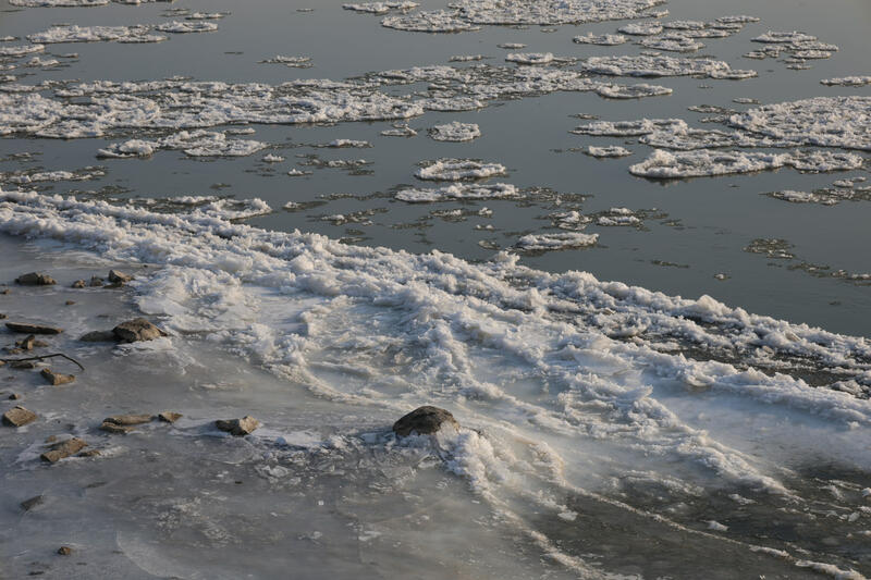 Обь в Барнауле не хочет засыпать: теплая осень удерживает реку от ледостава Обь в Барнауле не хочет засыпать: теплая осень удерживает реку от ледостава