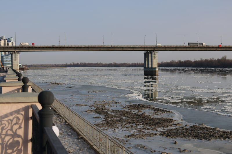 Обь в Барнауле не хочет засыпать: теплая осень удерживает реку от ледостава Обь в Барнауле не хочет засыпать: теплая осень удерживает реку от ледостава