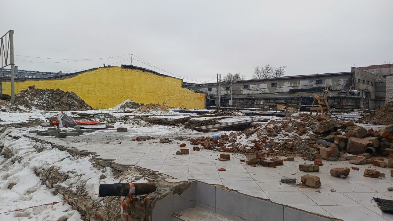 В Барнауле полностью снесли теплый рынок В Барнауле полностью снесли теплый рынок