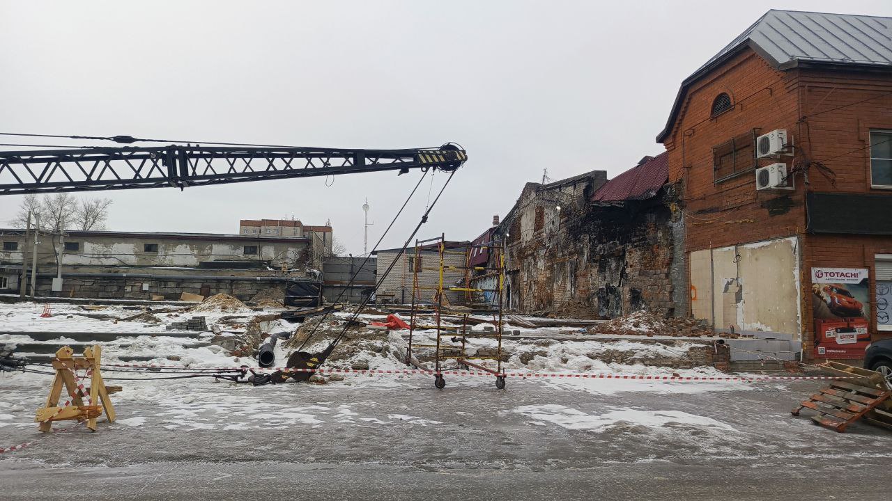 В Барнауле полностью снесли теплый рынок В Барнауле полностью снесли теплый рынок