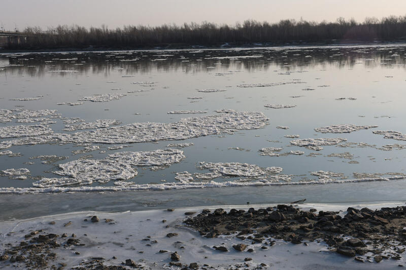 Обь в Барнауле не хочет засыпать: теплая осень удерживает реку от ледостава Обь в Барнауле не хочет засыпать: теплая осень удерживает реку от ледостава