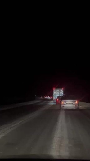 Напоминаем, в сторону Бийска сейчас лучше не ехать — движение грузового и пассажирского транспорта от Новоалтайска до поворота на село Троицкое ограничено