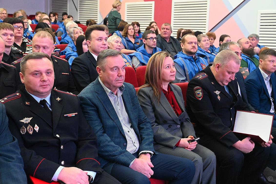 Барнаульских дружинников наградили в честь 15-летия со дня создания общественной организации Барнаульских дружинников наградили в честь 15-летия со дня создания общественной организации