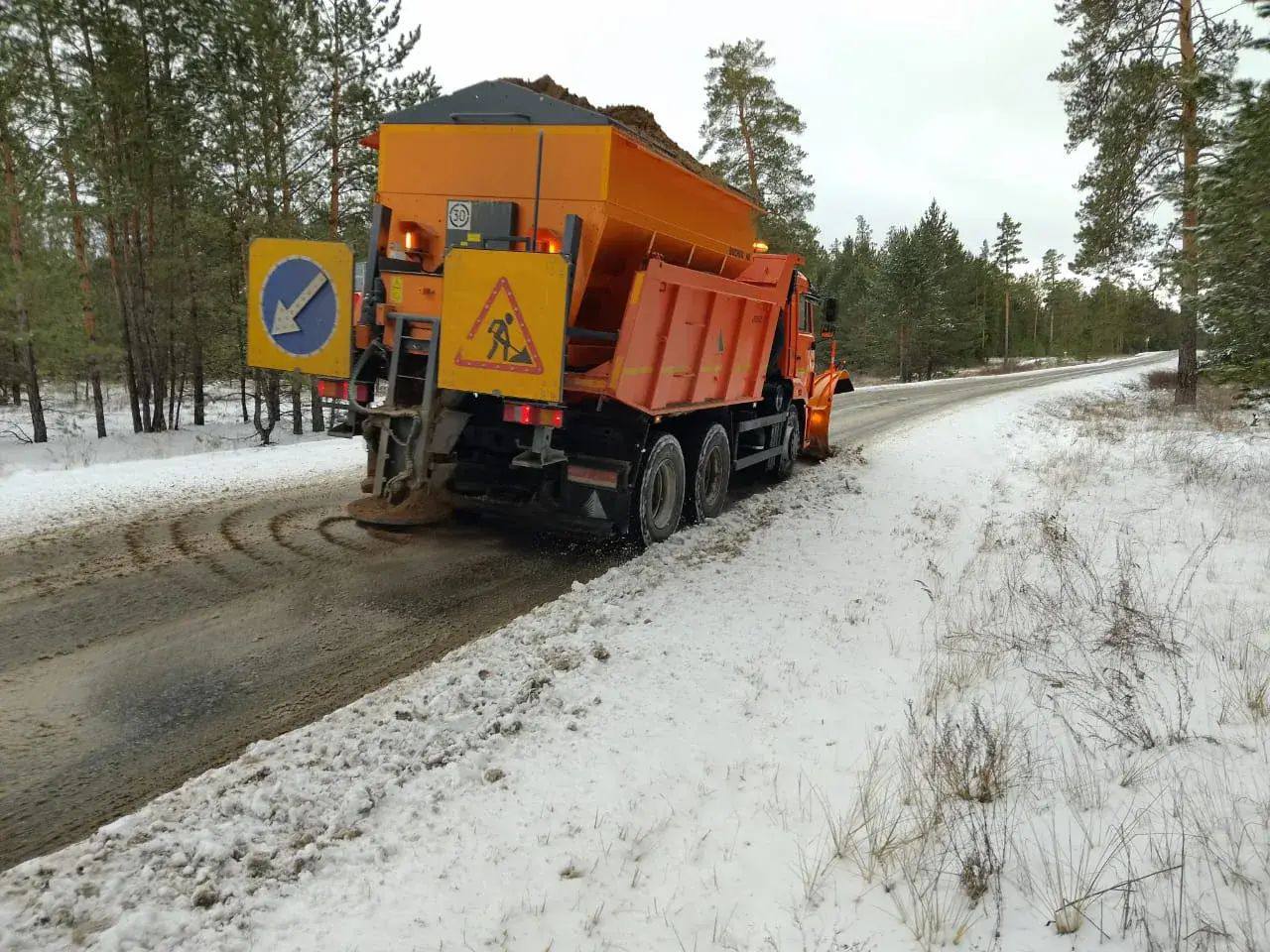 Более 310 единиц техники задействовано на очистке краевых трасс от снега Более 310 единиц техники задействовано на очистке краевых трасс от снега