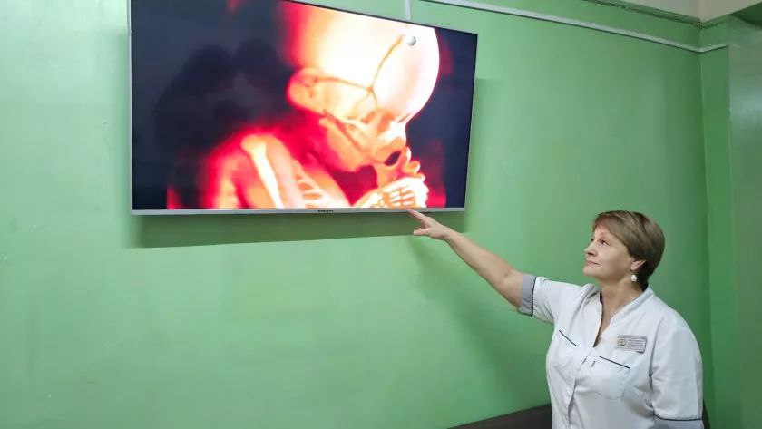 В школе будущих мам ЦГБ Бийска появились муляжи эмбриона и пупса В школе будущих мам ЦГБ Бийска появились муляжи эмбриона и пупса