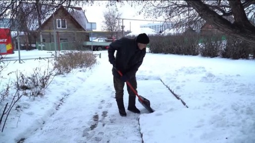 Бороться с последствиями непогоды продолжают в Барнауле