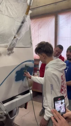 Трамвай с изображениями Василия Шукшина, Германа Титова и Михаила Калашникова выйдет на маршрут в Барнауле