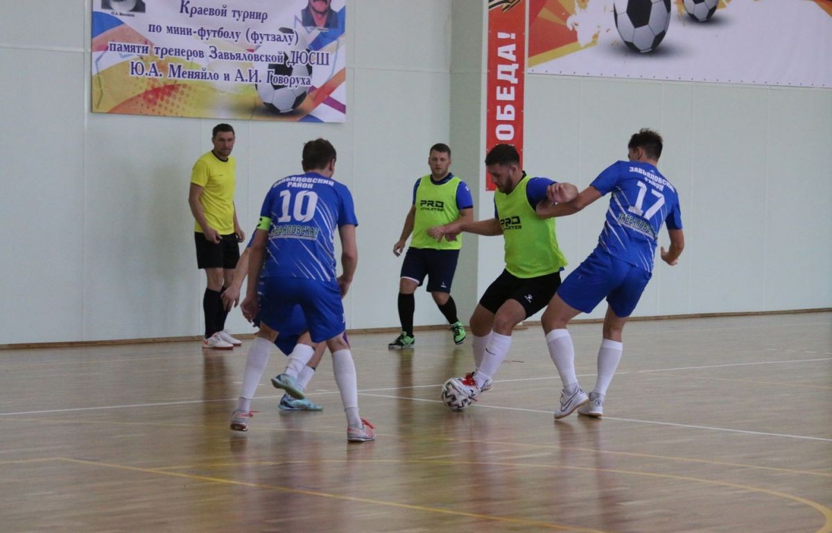 В Завьялово состоялся традиционный футбольный турнир памяти тренеров Юрия Меняйло и Анатолия Говорухи В Завьялово состоялся традиционный футбольный турнир памяти тренеров Юрия Меняйло и Анатолия Говорухи