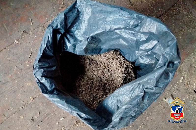 Житель Алтайского края задержан полицейскими за хранение свыше 4 кг наркотических средств из конопли Житель Алтайского края задержан полицейскими за хранение свыше 4 кг наркотических средств из конопли