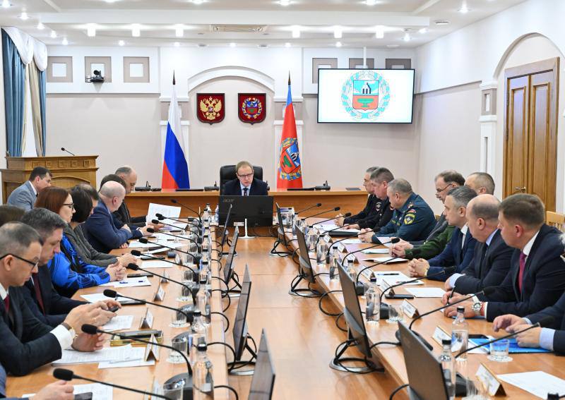 Техника, реагенты и видеокамеры: дорожники Алтайского края готовы к работе зимой Техника, реагенты и видеокамеры: дорожники Алтайского края готовы к работе зимой