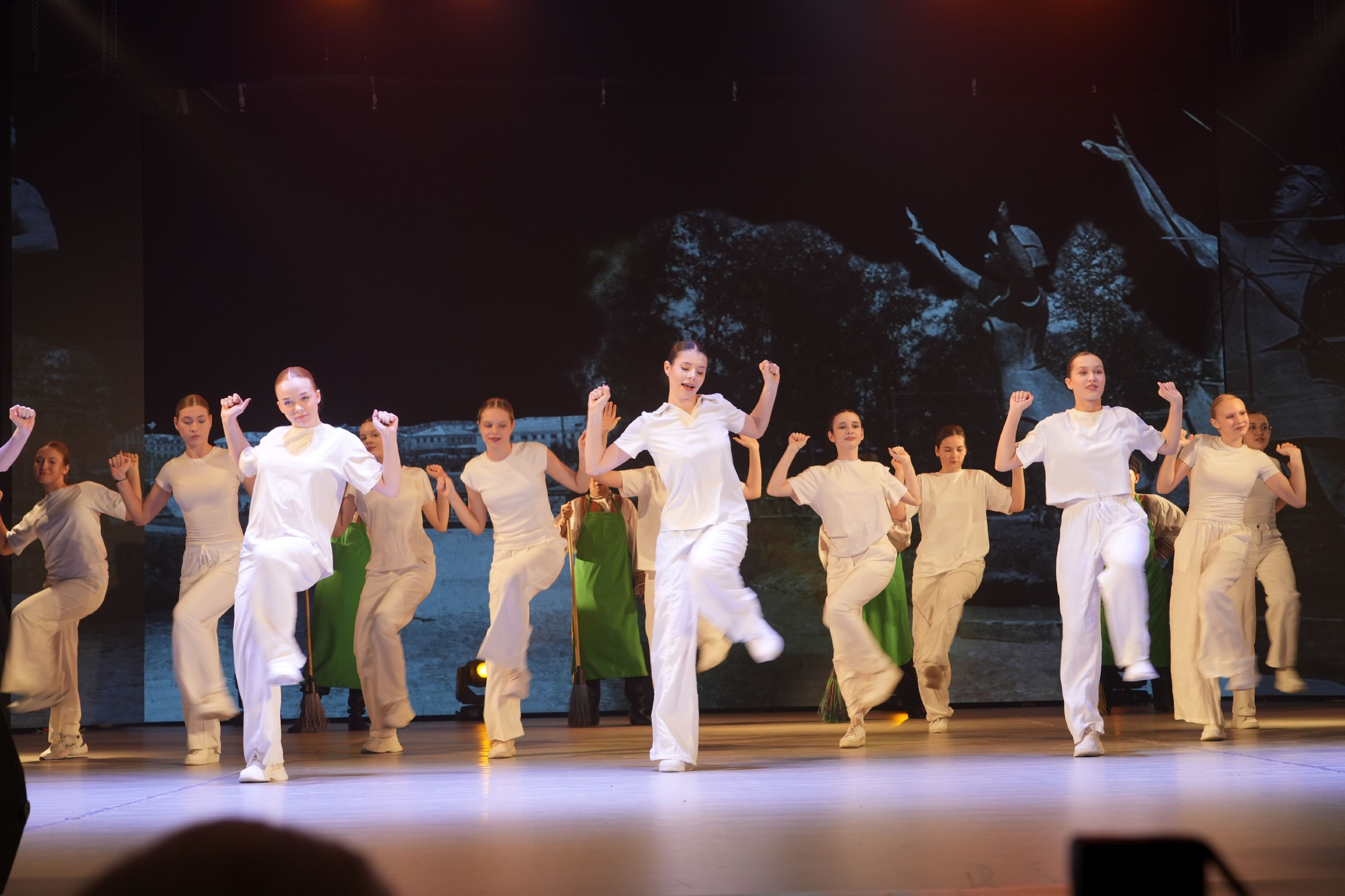 Проект «История семьи—история России», реализованный Городским дворцом культуры, завершился ярким театрализованным представлением Проект «История семьи—история России», реализованный Городским дворцом культуры, завершился ярким театрализованным представлением