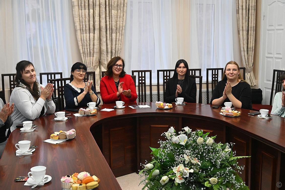 В Барнауле подвели итоги конкурса «Я – СуперМама» В Барнауле подвели итоги конкурса «Я – СуперМама»