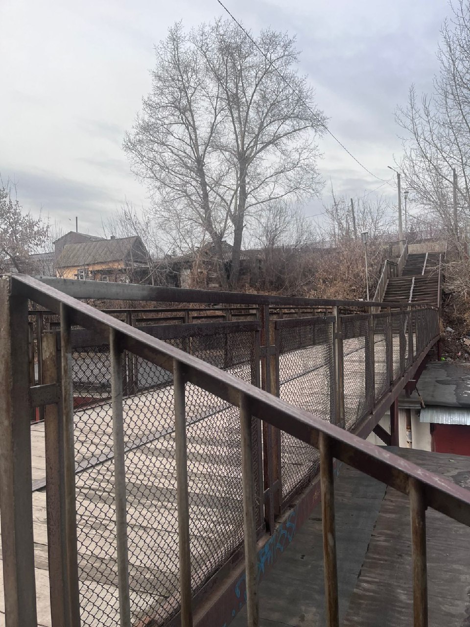 На ул. Стахановской в Бийске отремонтировали лестницу