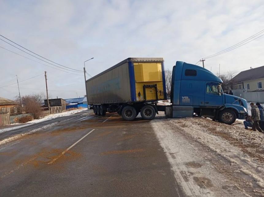 Оперативный манёвр: специалисты Юго-Западного ДСУ быстро устранили затор на краевой дороге
