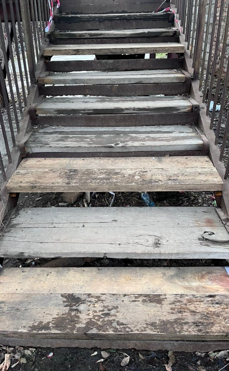 На ул. Стахановской в Бийске отремонтировали лестницу На ул. Стахановской в Бийске отремонтировали лестницу